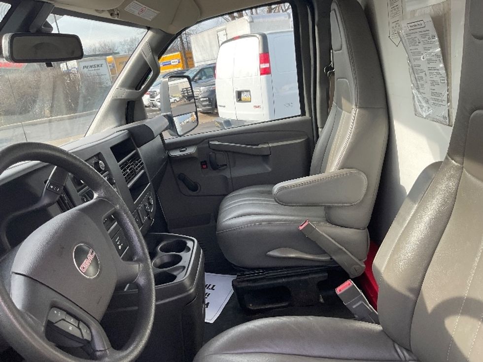 Light Duty Box Truck-Light and Medium Duty Trucks-GMC-2019-Savana G33903-New Castle-DE-103,942\n\t\tmiles-$ 29,250 - Image 18