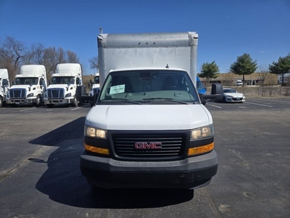 Light Duty Box Truck-Light and Medium Duty Trucks-GMC-2019-Savana G33903-New Castle-DE-103,942\n\t\tmiles-$ 29,250 - Image 2