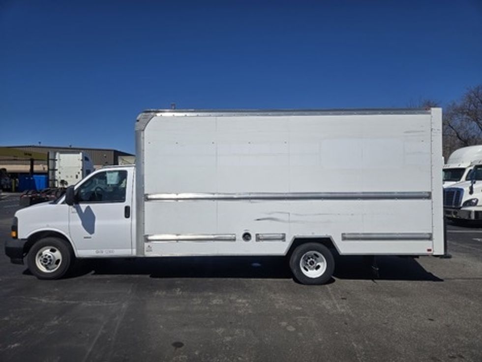 Light Duty Box Truck-Light and Medium Duty Trucks-GMC-2019-Savana G33903-New Castle-DE-103,942\n\t\tmiles-$ 29,250 - Image 4