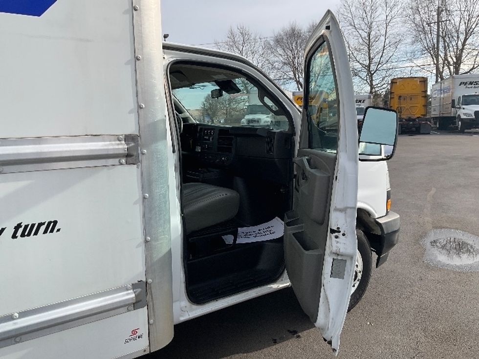 Light Duty Box Truck-Light and Medium Duty Trucks-GMC-2019-Savana G33903-New Castle-DE-81,249\n\t\tmiles-$ 29,750 - Image 20