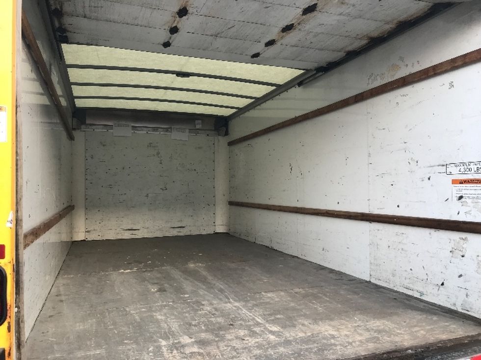 Light Duty Box Truck-Light and Medium Duty Trucks-GMC-2019-Savana G33903-Oshawa-ON-174,010\n\t\tkm-$ 29,750 - Image 12
