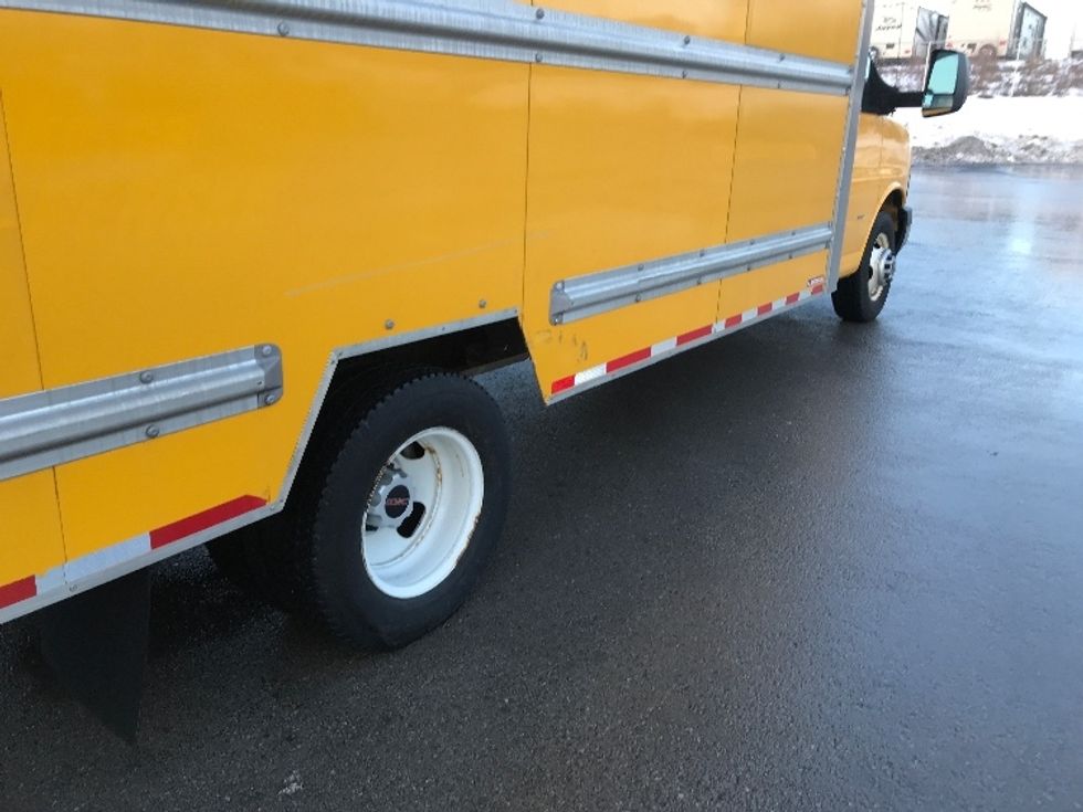 Light Duty Box Truck-Light and Medium Duty Trucks-GMC-2019-Savana G33903-Oshawa-ON-174,010\n\t\tkm-$ 29,750 - Image 14