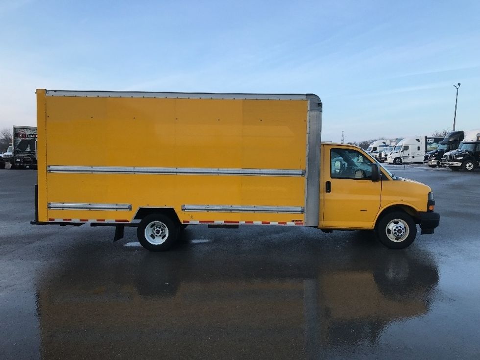 Light Duty Box Truck-Light and Medium Duty Trucks-GMC-2019-Savana G33903-Oshawa-ON-174,010\n\t\tkm-$ 29,750 - Image 15