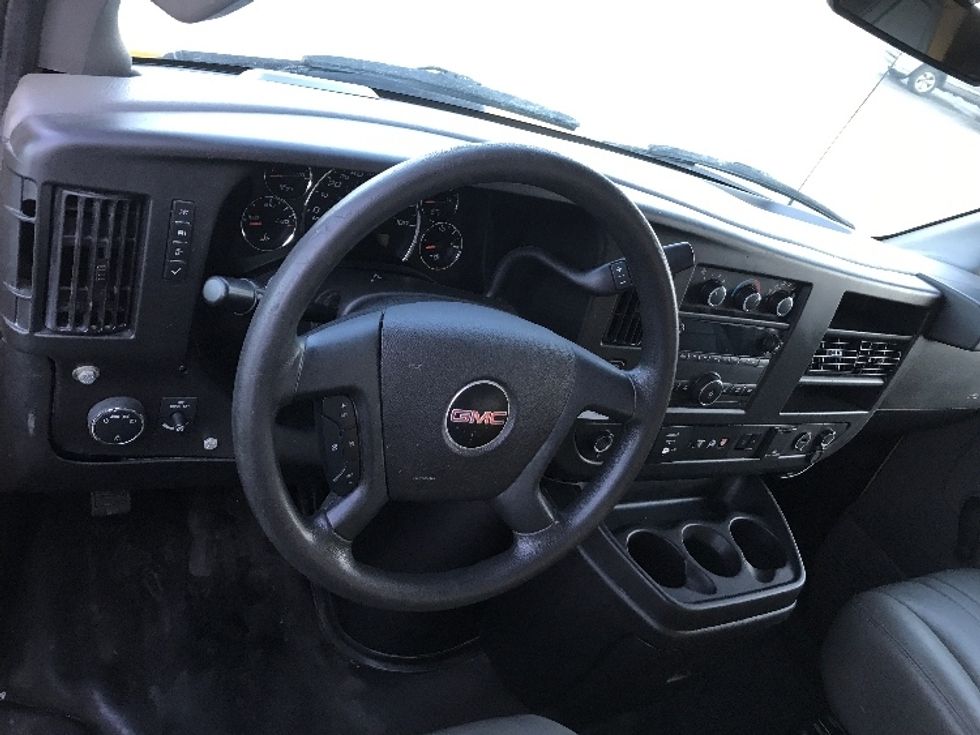 Light Duty Box Truck-Light and Medium Duty Trucks-GMC-2019-Savana G33903-Oshawa-ON-174,010\n\t\tkm-$ 29,750 - Image 17