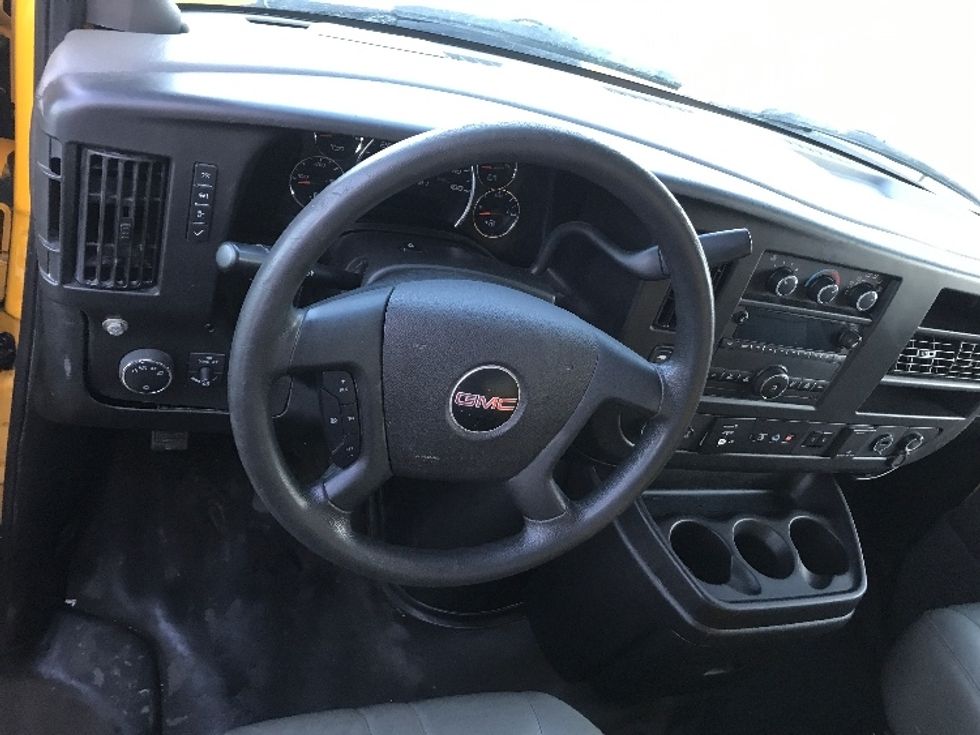 Light Duty Box Truck-Light and Medium Duty Trucks-GMC-2019-Savana G33903-Oshawa-ON-174,010\n\t\tkm-$ 29,750 - Image 18