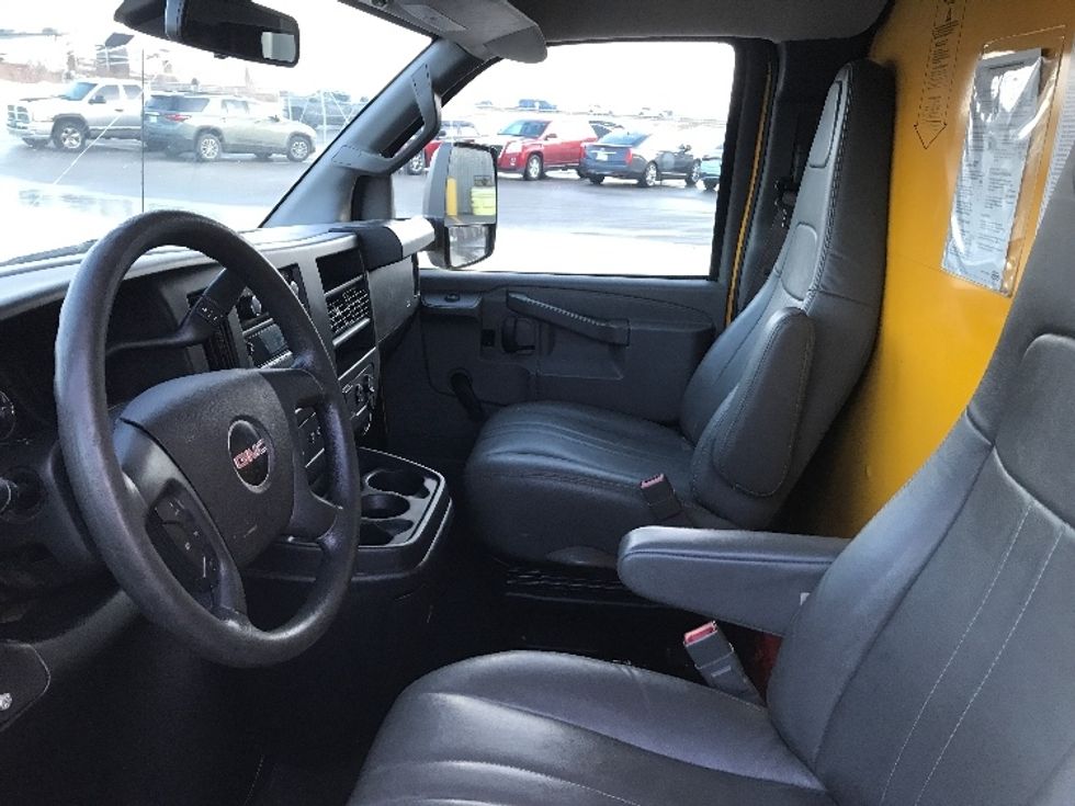 Light Duty Box Truck-Light and Medium Duty Trucks-GMC-2019-Savana G33903-Oshawa-ON-174,010\n\t\tkm-$ 29,750 - Image 19