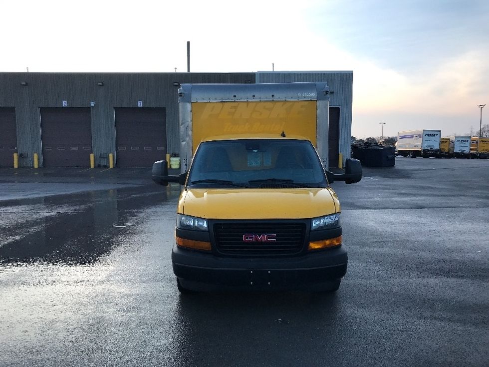 Light Duty Box Truck-Light and Medium Duty Trucks-GMC-2019-Savana G33903-Oshawa-ON-174,010\n\t\tkm-$ 29,750 - Image 2