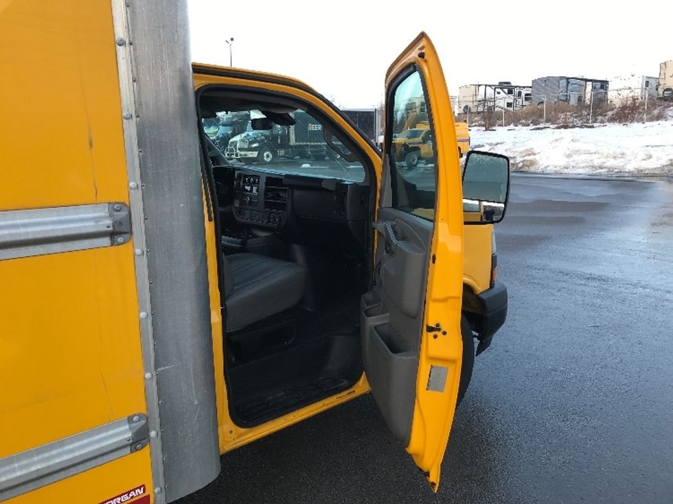 Light Duty Box Truck-Light and Medium Duty Trucks-GMC-2019-Savana G33903-Oshawa-ON-174,010\n\t\tkm-$ 29,750 - Image 20