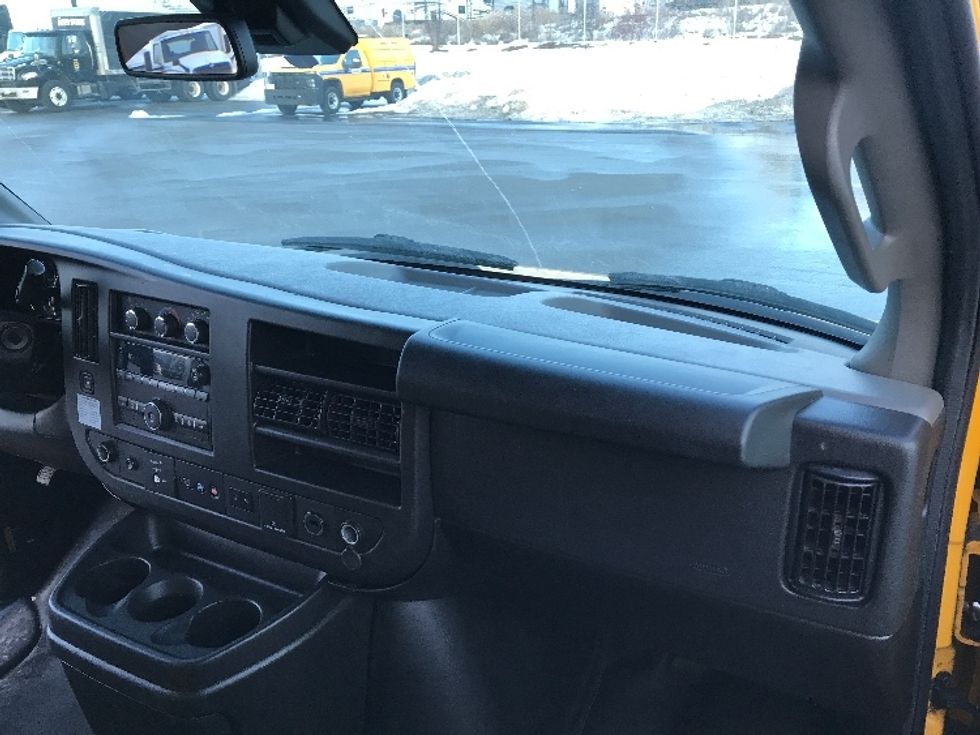 Light Duty Box Truck-Light and Medium Duty Trucks-GMC-2019-Savana G33903-Oshawa-ON-174,010\n\t\tkm-$ 29,750 - Image 21