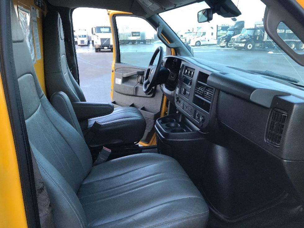 Light Duty Box Truck-Light and Medium Duty Trucks-GMC-2019-Savana G33903-Oshawa-ON-174,010\n\t\tkm-$ 29,750 - Image 22