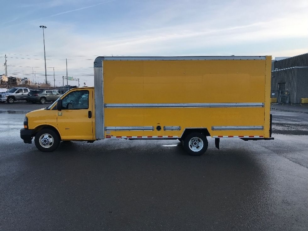 Light Duty Box Truck-Light and Medium Duty Trucks-GMC-2019-Savana G33903-Oshawa-ON-174,010\n\t\tkm-$ 29,750 - Image 4