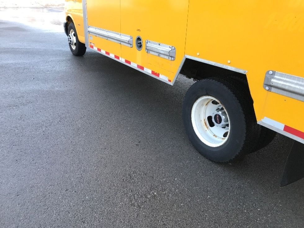 Light Duty Box Truck-Light and Medium Duty Trucks-GMC-2019-Savana G33903-Oshawa-ON-174,010\n\t\tkm-$ 29,750 - Image 5