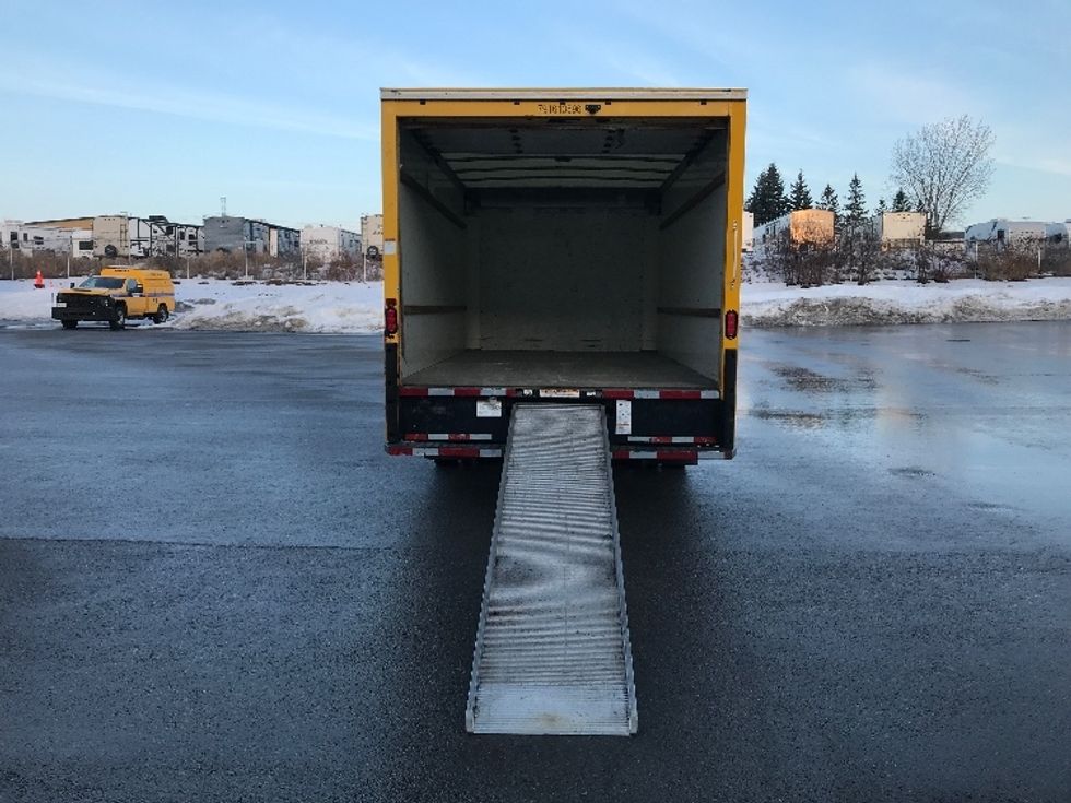Light Duty Box Truck-Light and Medium Duty Trucks-GMC-2019-Savana G33903-Oshawa-ON-174,010\n\t\tkm-$ 29,750 - Image 9