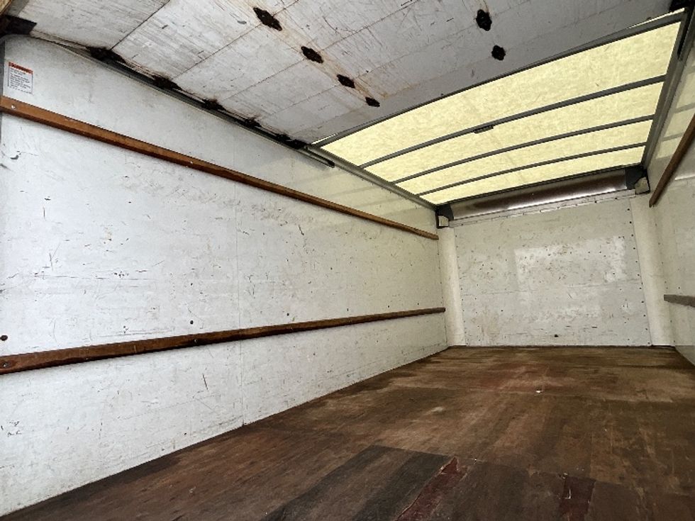 Light Duty Box Truck-Light and Medium Duty Trucks-GMC-2019-Savana G33903-Ottawa-ON-162,242\n\t\tkm-$ 30,750 - Image 10