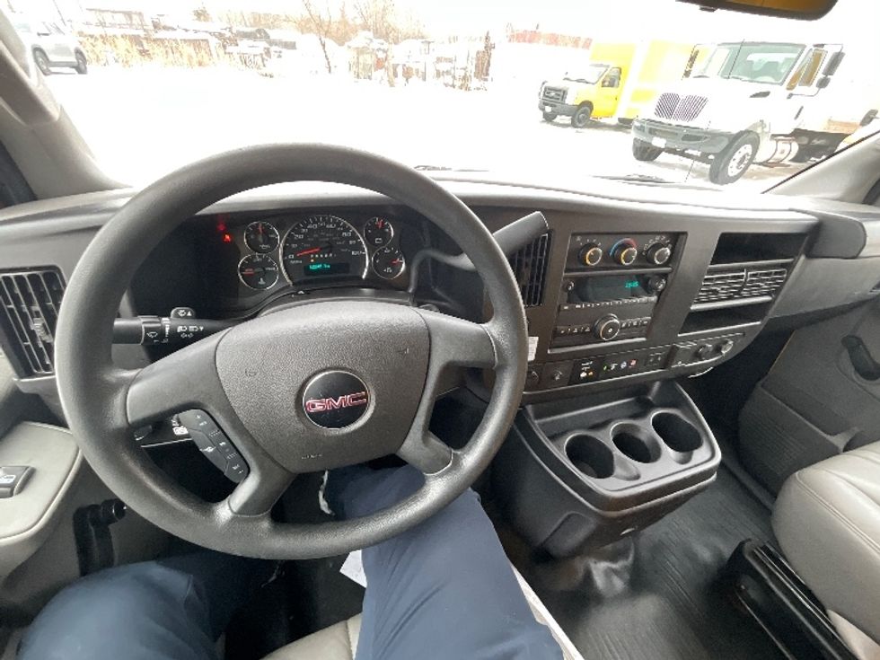 Light Duty Box Truck-Light and Medium Duty Trucks-GMC-2019-Savana G33903-Ottawa-ON-162,242\n\t\tkm-$ 30,750 - Image 16