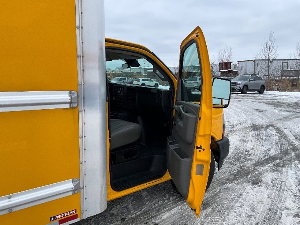 Light Duty Box Truck-Light and Medium Duty Trucks-GMC-2019-Savana G33903-Ottawa-ON-162,242\n\t\tkm-$ 30,750 - Image 19