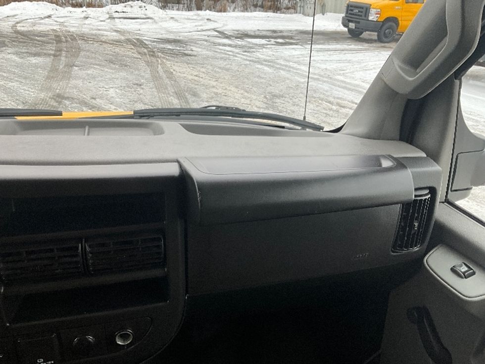 Light Duty Box Truck-Light and Medium Duty Trucks-GMC-2019-Savana G33903-Ottawa-ON-162,242\n\t\tkm-$ 30,750 - Image 20