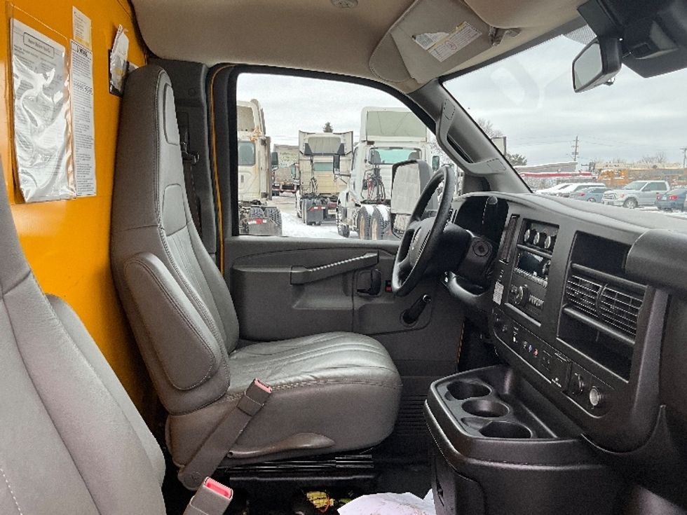 Light Duty Box Truck-Light and Medium Duty Trucks-GMC-2019-Savana G33903-Ottawa-ON-162,242\n\t\tkm-$ 30,750 - Image 21