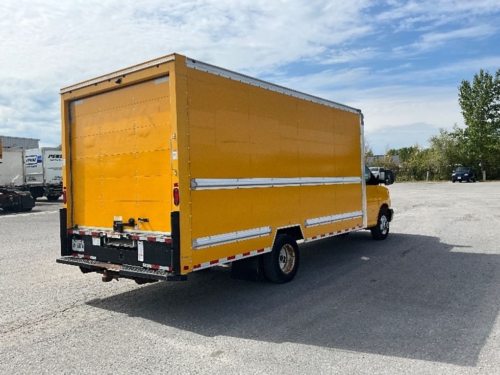 Light Duty Box Truck-Light and Medium Duty Trucks-GMC-2019-Savana G33903-Ottawa-ON-218,005\n\t\tkm-$ 24,500 - Image 13