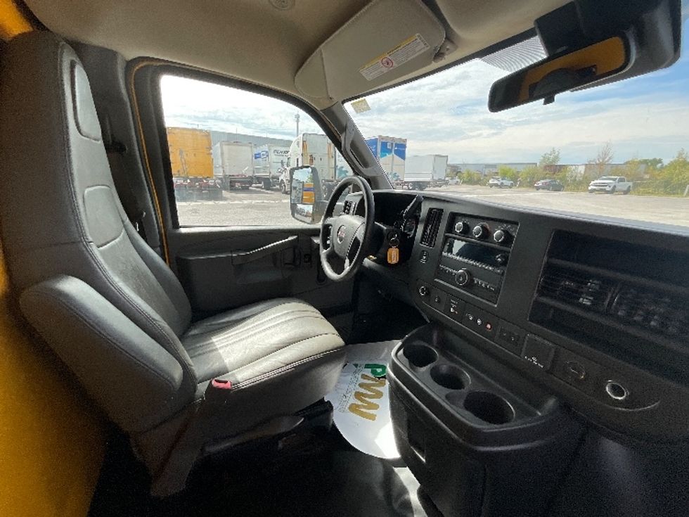 Light Duty Box Truck-Light and Medium Duty Trucks-GMC-2019-Savana G33903-Ottawa-ON-218,005\n\t\tkm-$ 24,500 - Image 22