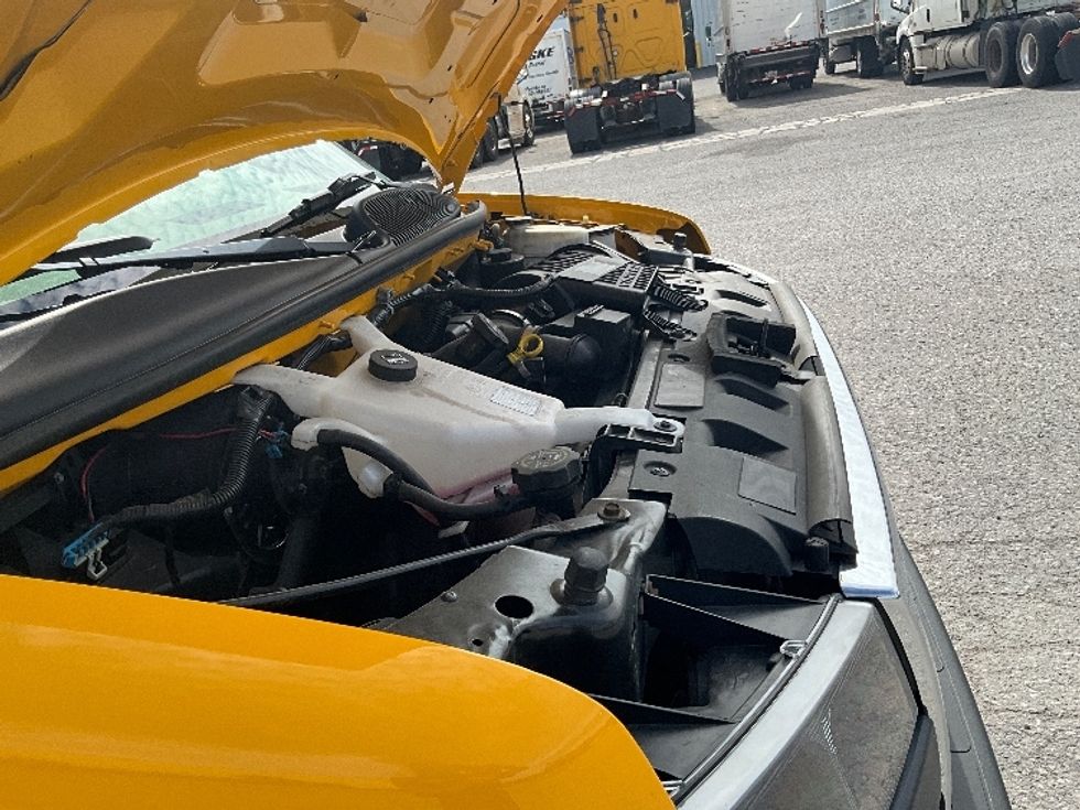 Light Duty Box Truck-Light and Medium Duty Trucks-GMC-2019-Savana G33903-Ottawa-ON-218,005\n\t\tkm-$ 24,500 - Image 23