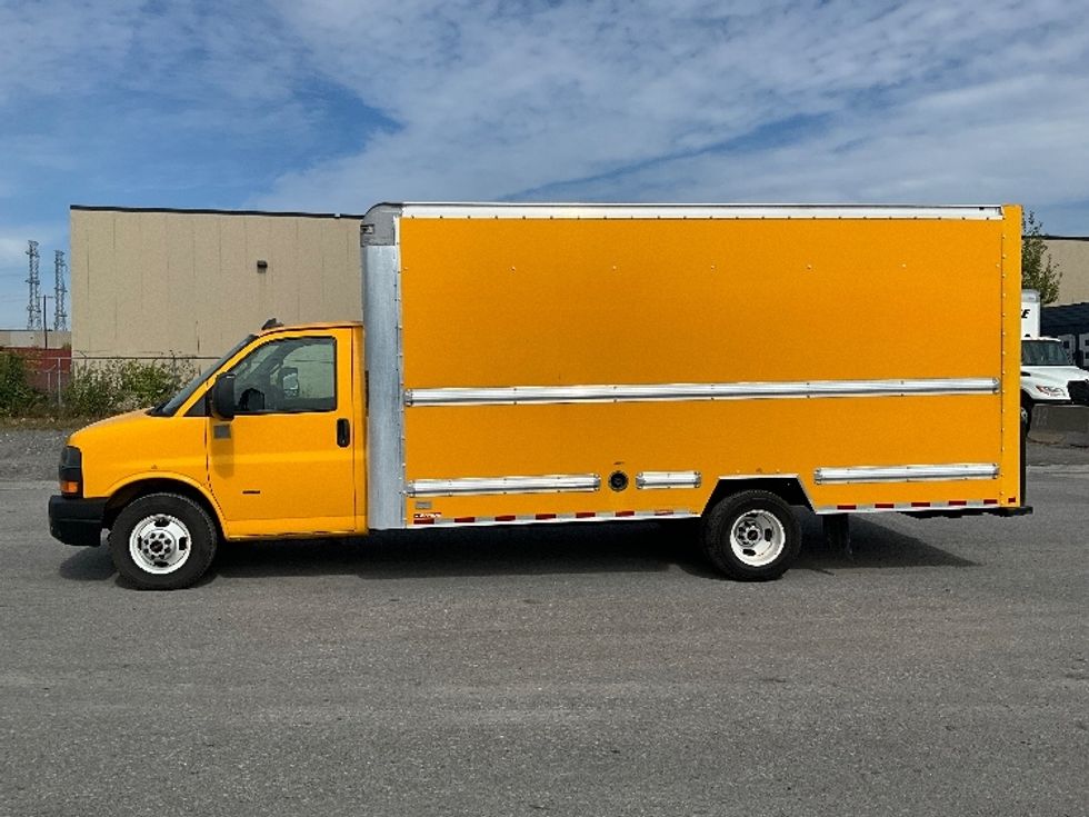 Light Duty Box Truck-Light and Medium Duty Trucks-GMC-2019-Savana G33903-Ottawa-ON-218,005\n\t\tkm-$ 24,500 - Image 4