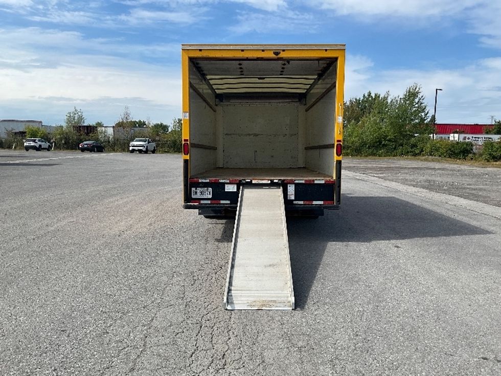 Light Duty Box Truck-Light and Medium Duty Trucks-GMC-2019-Savana G33903-Ottawa-ON-218,005\n\t\tkm-$ 24,500 - Image 9
