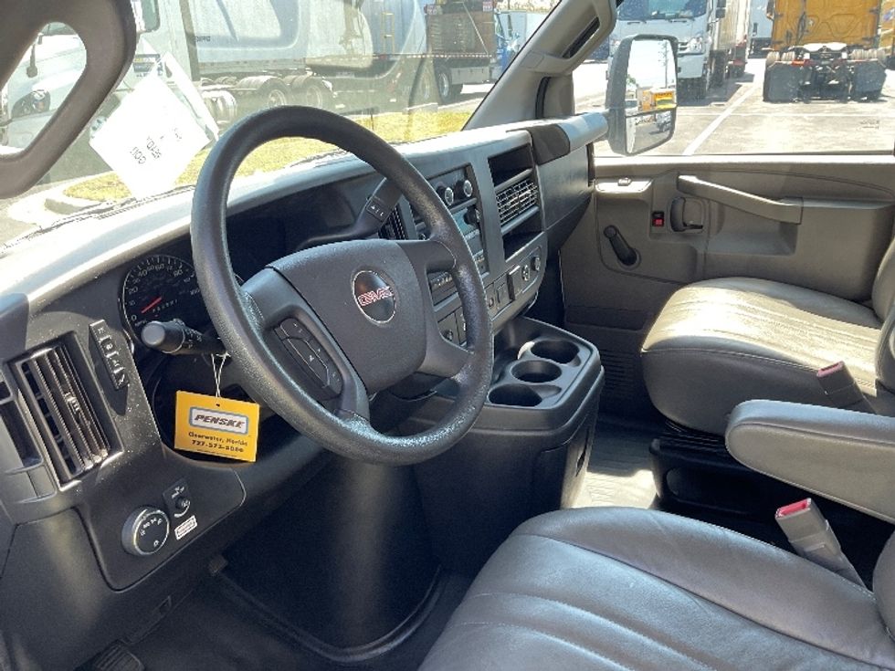 Light Duty Box Truck-Light and Medium Duty Trucks-GMC-2019-Savana G33903-Saint Petersburg-FL-93,655\n\t\tmiles-$ 28,500 - Image 14