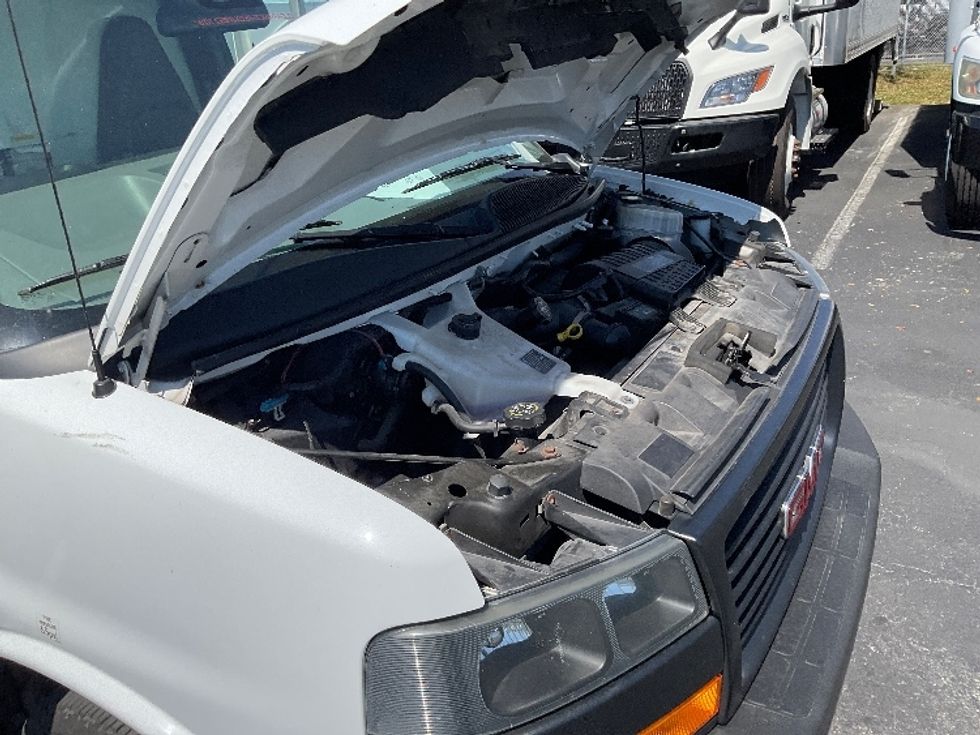 Light Duty Box Truck-Light and Medium Duty Trucks-GMC-2019-Savana G33903-Saint Petersburg-FL-93,655\n\t\tmiles-$ 28,500 - Image 20