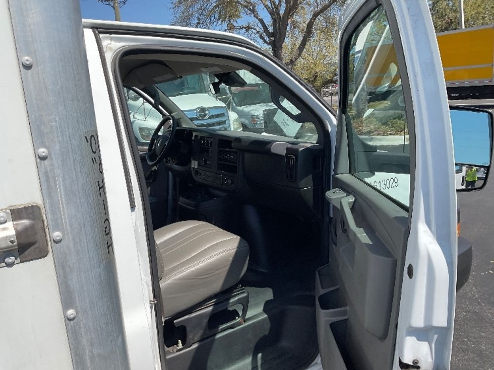 Light Duty Box Truck-Light and Medium Duty Trucks-GMC-2019-Savana G33903-Saint Petersburg-FL-93,655\n\t\tmiles-$ 28,500 - Image 17