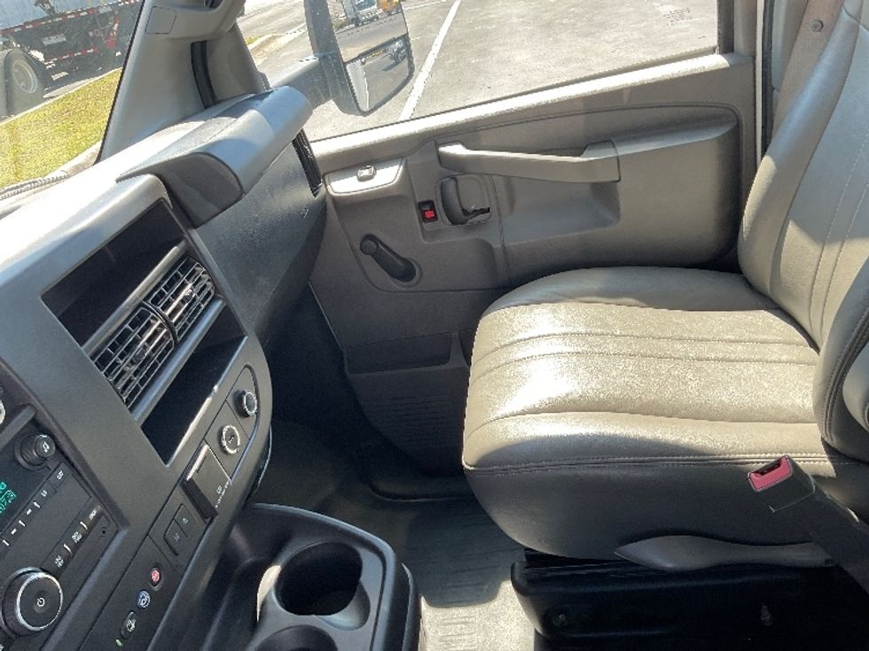 Light Duty Box Truck-Light and Medium Duty Trucks-GMC-2019-Savana G33903-Saint Petersburg-FL-93,655\n\t\tmiles-$ 28,500 - Image 16