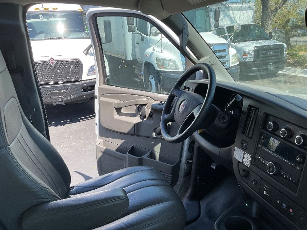 Light Duty Box Truck-Light and Medium Duty Trucks-GMC-2019-Savana G33903-Saint Petersburg-FL-93,655\n\t\tmiles-$ 28,500 - Image 19