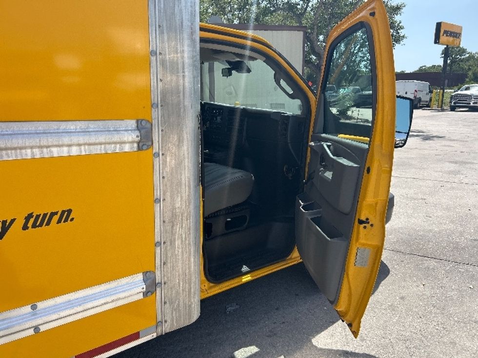 Light Duty Box Truck-Light and Medium Duty Trucks-GMC-2019-Savana G33903-Sarasota-FL-121,709\n\t\tmiles-$ 20,750 - Image 20