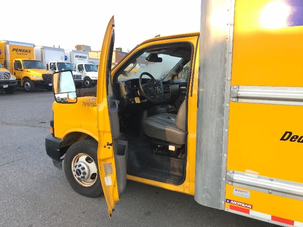Light Duty Box Truck-Light and Medium Duty Trucks-GMC-2019-Savana G33903-Scarborough-ON-196,480\n\t\tkm-$ 25,000 - Image 16
