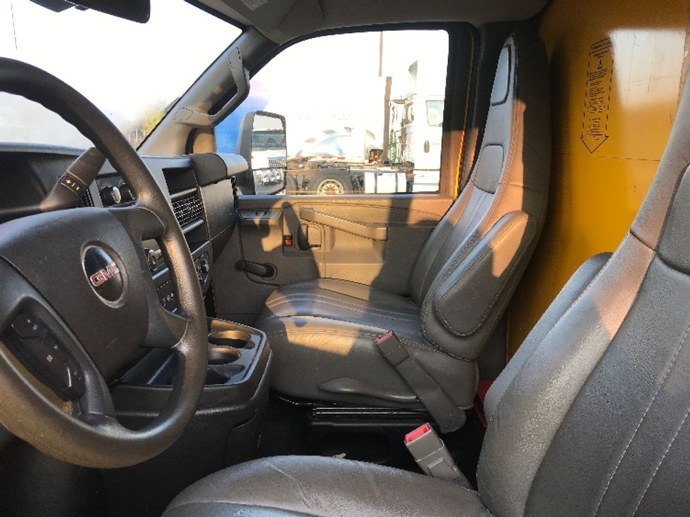 Light Duty Box Truck-Light and Medium Duty Trucks-GMC-2019-Savana G33903-Scarborough-ON-196,480\n\t\tkm-$ 25,000 - Image 19