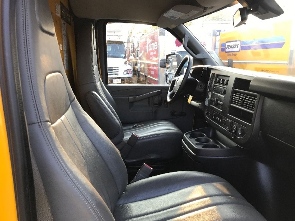Light Duty Box Truck-Light and Medium Duty Trucks-GMC-2019-Savana G33903-Scarborough-ON-196,480\n\t\tkm-$ 25,000 - Image 22