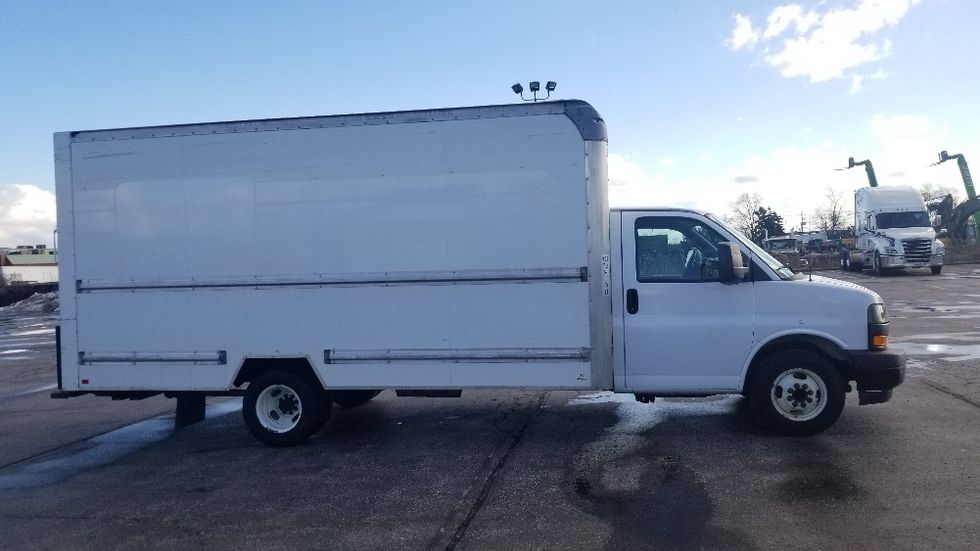 Light Duty Box Truck-Light and Medium Duty Trucks-GMC-2019-Savana G33903-Toronto-ON-183,391\n\t\tkm-$ 33,000 - Image 15