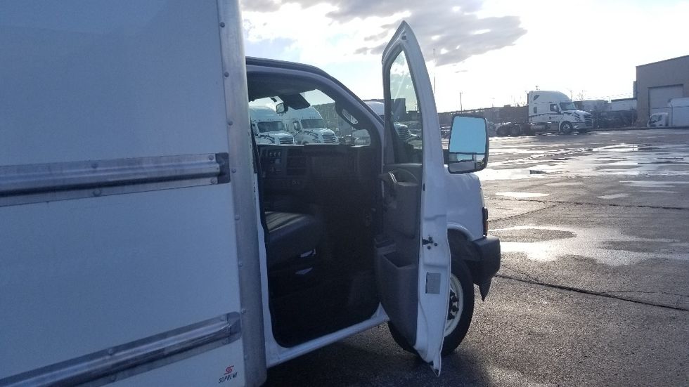 Light Duty Box Truck-Light and Medium Duty Trucks-GMC-2019-Savana G33903-Toronto-ON-183,391\n\t\tkm-$ 33,000 - Image 20