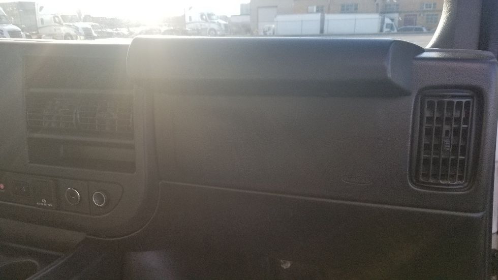 Light Duty Box Truck-Light and Medium Duty Trucks-GMC-2019-Savana G33903-Toronto-ON-183,391\n\t\tkm-$ 33,000 - Image 21