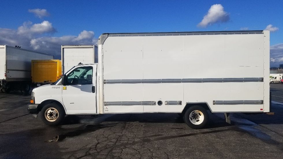 Light Duty Box Truck-Light and Medium Duty Trucks-GMC-2019-Savana G33903-Toronto-ON-183,391\n\t\tkm-$ 33,000 - Image 4