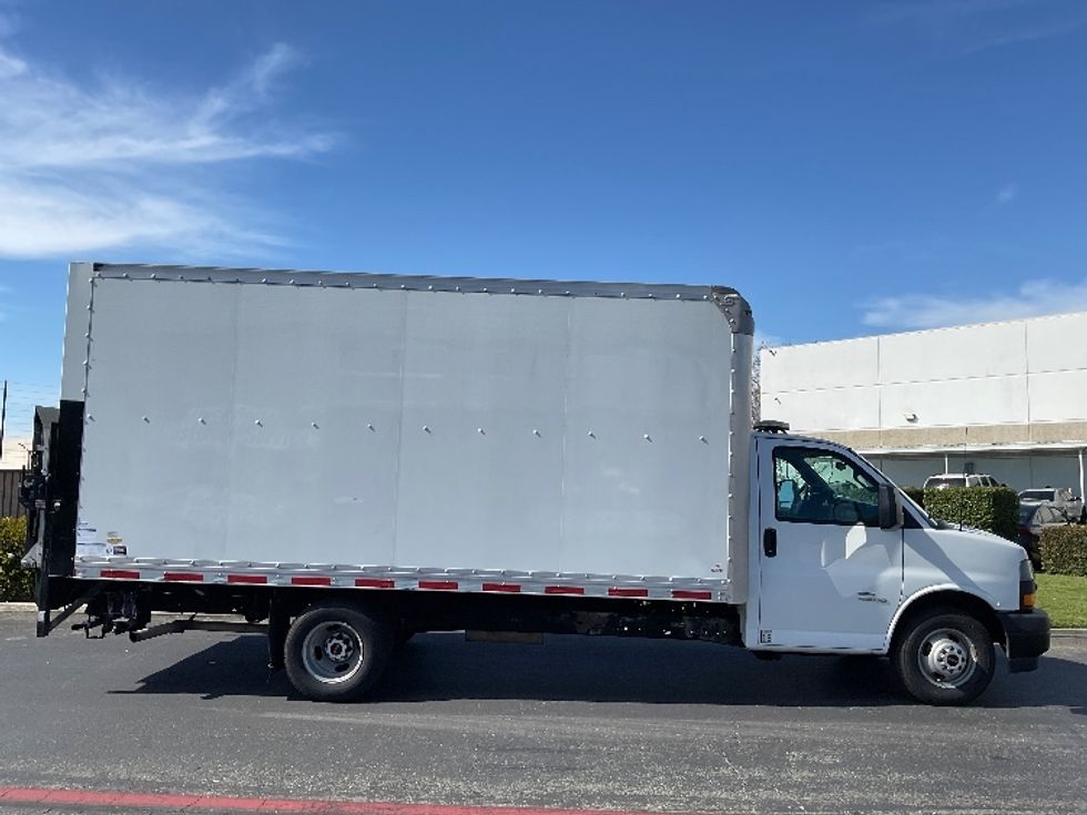 Light Duty Box Truck-Light and Medium Duty Trucks-GMC-2019-Savana G33903-Torrance-CA-44,488\n\t\tmiles-$ 31,500 - Image 15