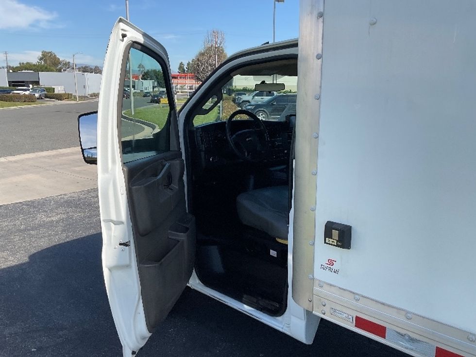 Light Duty Box Truck-Light and Medium Duty Trucks-GMC-2019-Savana G33903-Torrance-CA-44,488\n\t\tmiles-$ 31,500 - Image 16