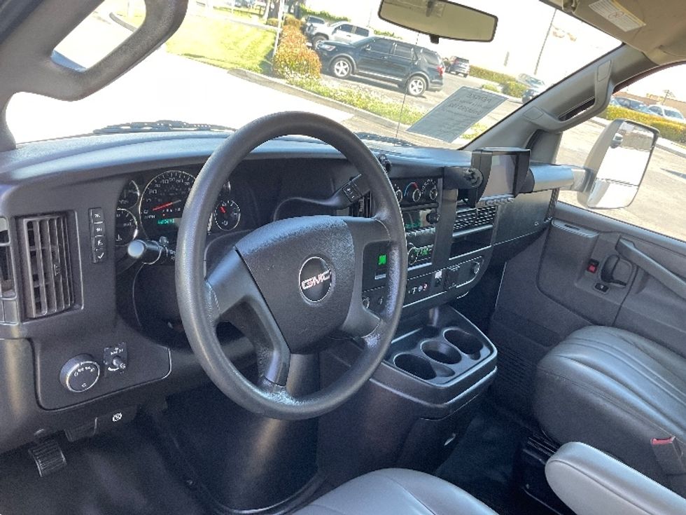 Light Duty Box Truck-Light and Medium Duty Trucks-GMC-2019-Savana G33903-Torrance-CA-44,488\n\t\tmiles-$ 31,500 - Image 17