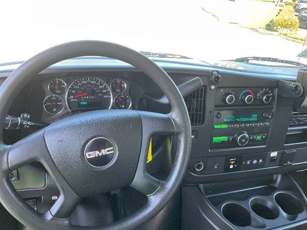 Light Duty Box Truck-Light and Medium Duty Trucks-GMC-2019-Savana G33903-Torrance-CA-44,488\n\t\tmiles-$ 31,500 - Image 18