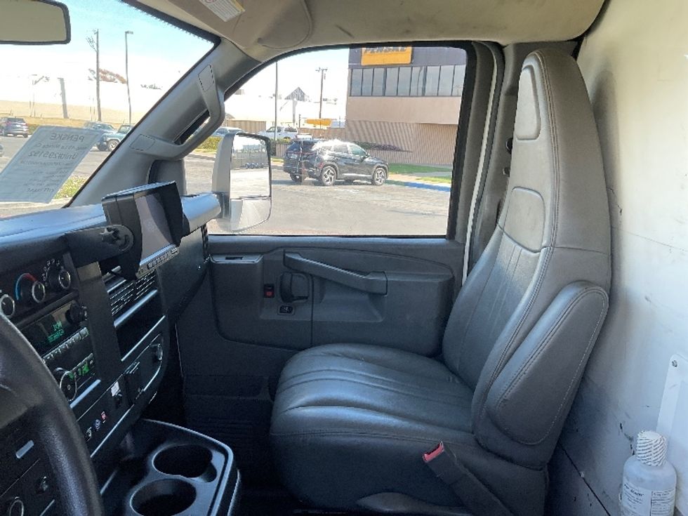 Light Duty Box Truck-Light and Medium Duty Trucks-GMC-2019-Savana G33903-Torrance-CA-44,488\n\t\tmiles-$ 31,500 - Image 19