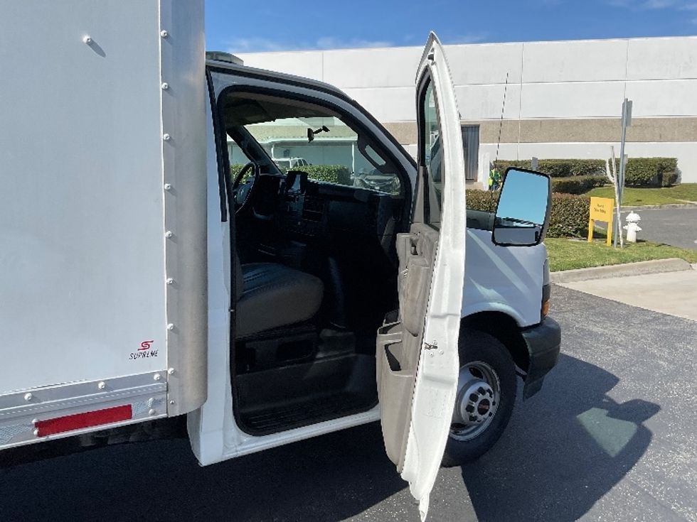 Light Duty Box Truck-Light and Medium Duty Trucks-GMC-2019-Savana G33903-Torrance-CA-44,488\n\t\tmiles-$ 31,500 - Image 20
