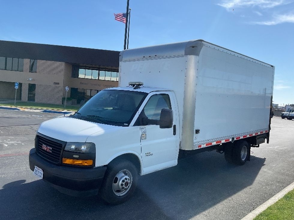 Light Duty Box Truck-Light and Medium Duty Trucks-GMC-2019-Savana G33903-Torrance-CA-44,488\n\t\tmiles-$ 31,500 - Image 3