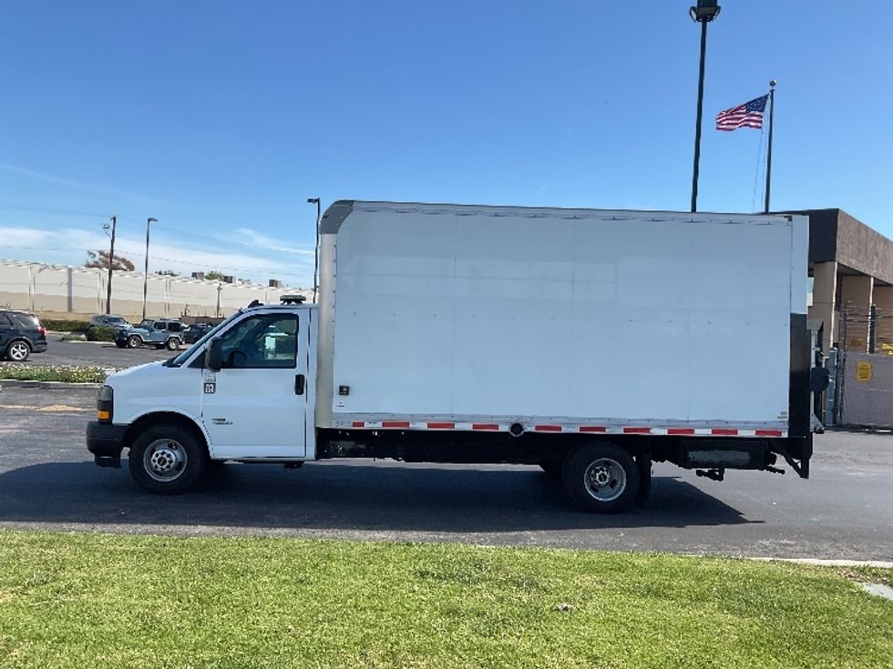 Light Duty Box Truck-Light and Medium Duty Trucks-GMC-2019-Savana G33903-Torrance-CA-44,488\n\t\tmiles-$ 31,500 - Image 5