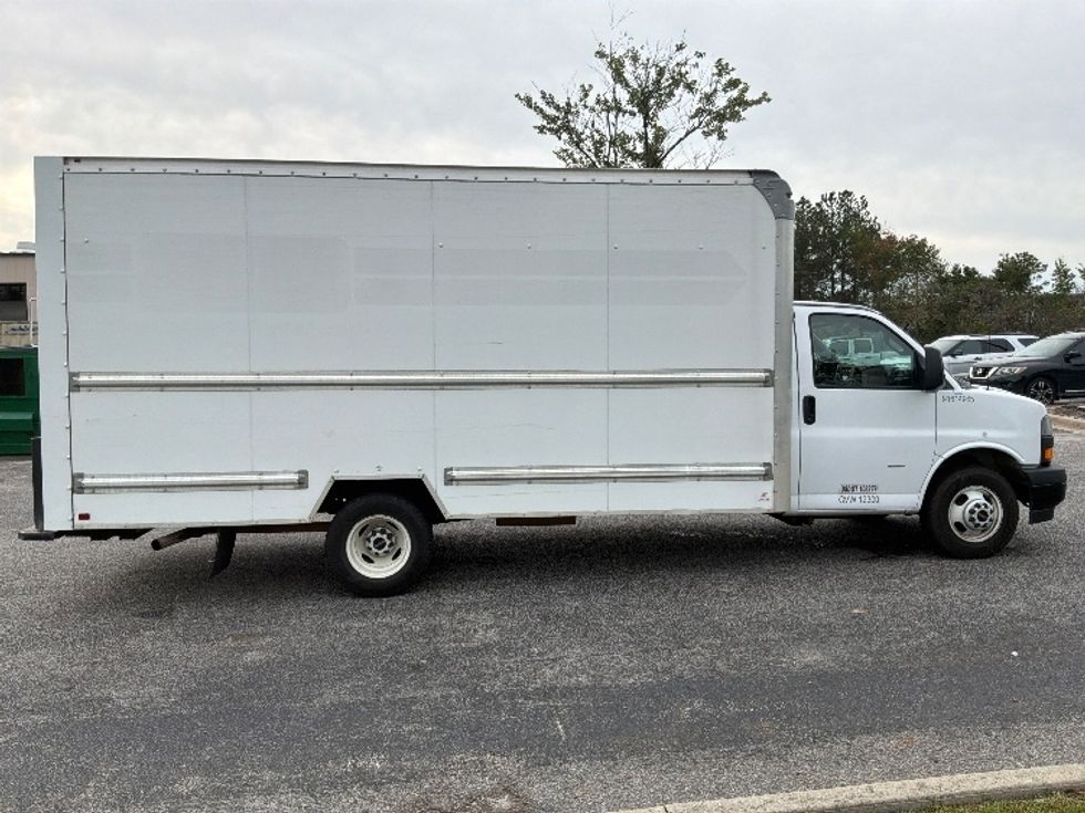 Light Duty Box Truck-Light and Medium Duty Trucks-GMC-2019-Savana G33903-West Columbia-SC-83,626\n\t\tmiles-$ 28,750 - Image 15