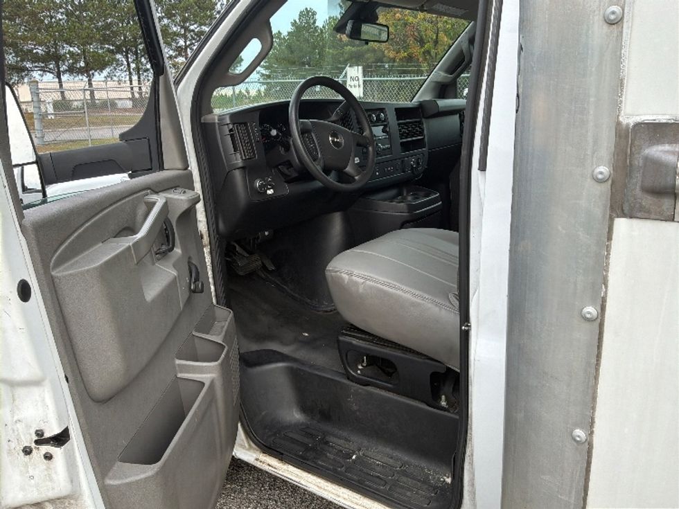 Light Duty Box Truck-Light and Medium Duty Trucks-GMC-2019-Savana G33903-West Columbia-SC-83,626\n\t\tmiles-$ 28,750 - Image 16